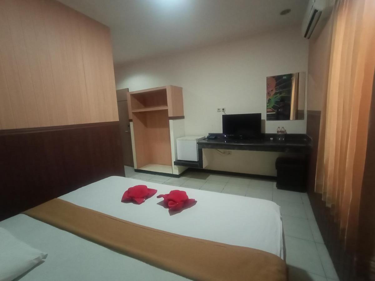 Votel Hotel Tulungagung Exterior photo