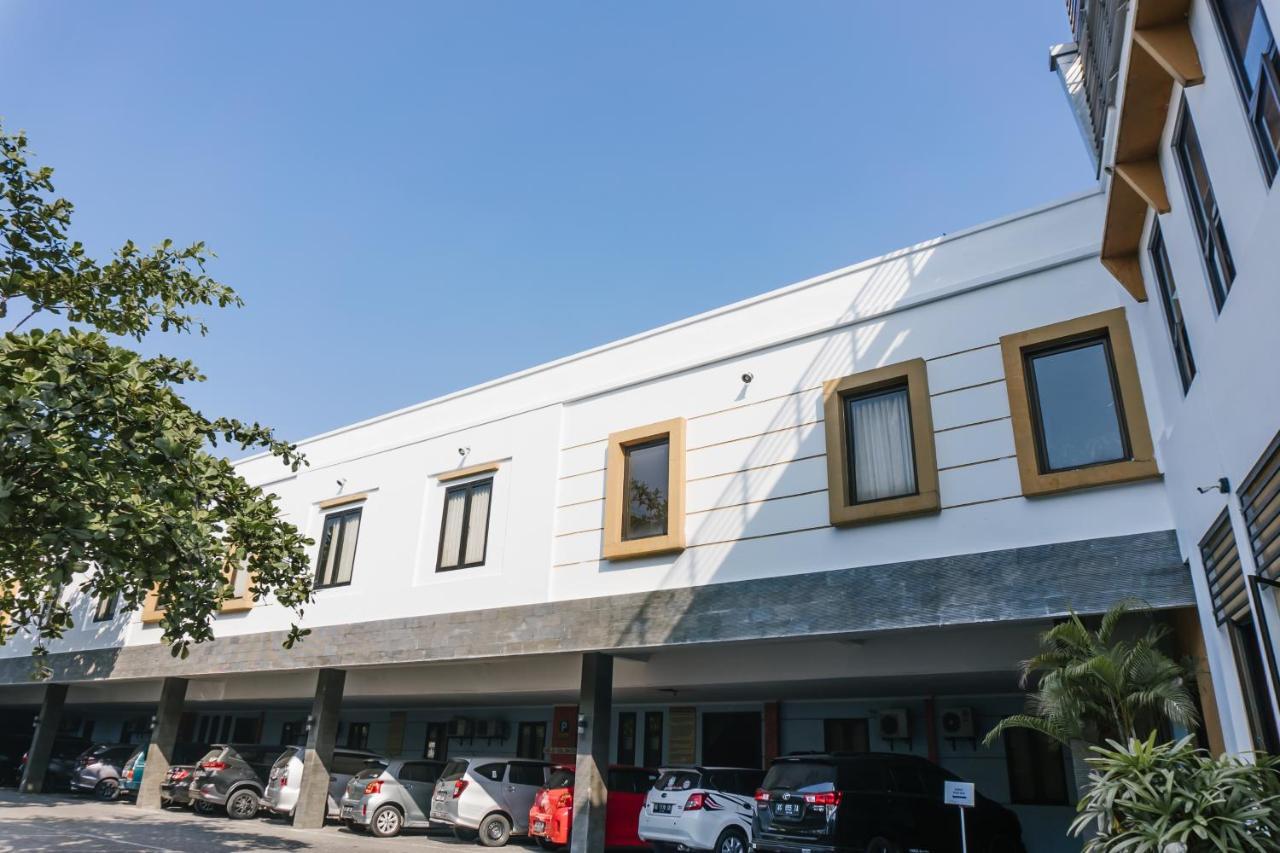 Votel Hotel Tulungagung Exterior photo